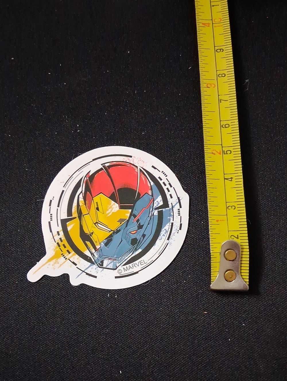 Marvel Iron Man and War Machine Round Waterproof Sticker - Red, Yellow, Black